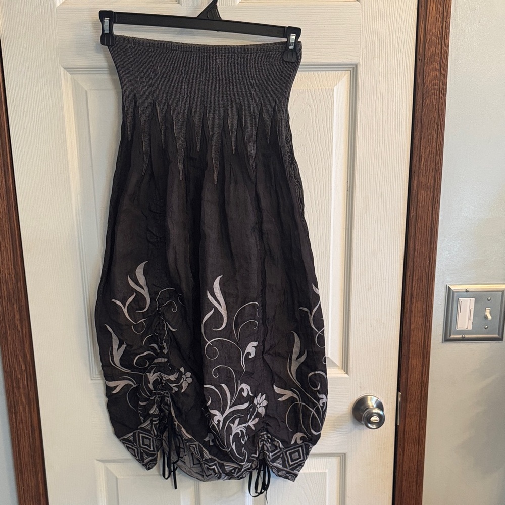 Elegant Black and White Floral‎ Skirt